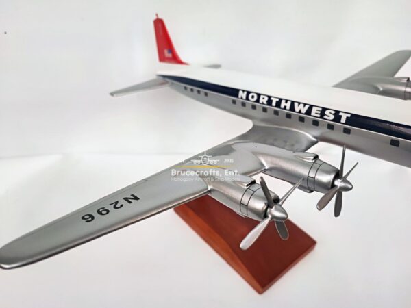 Douglas DC-7 Northwest Airlines - Image 15